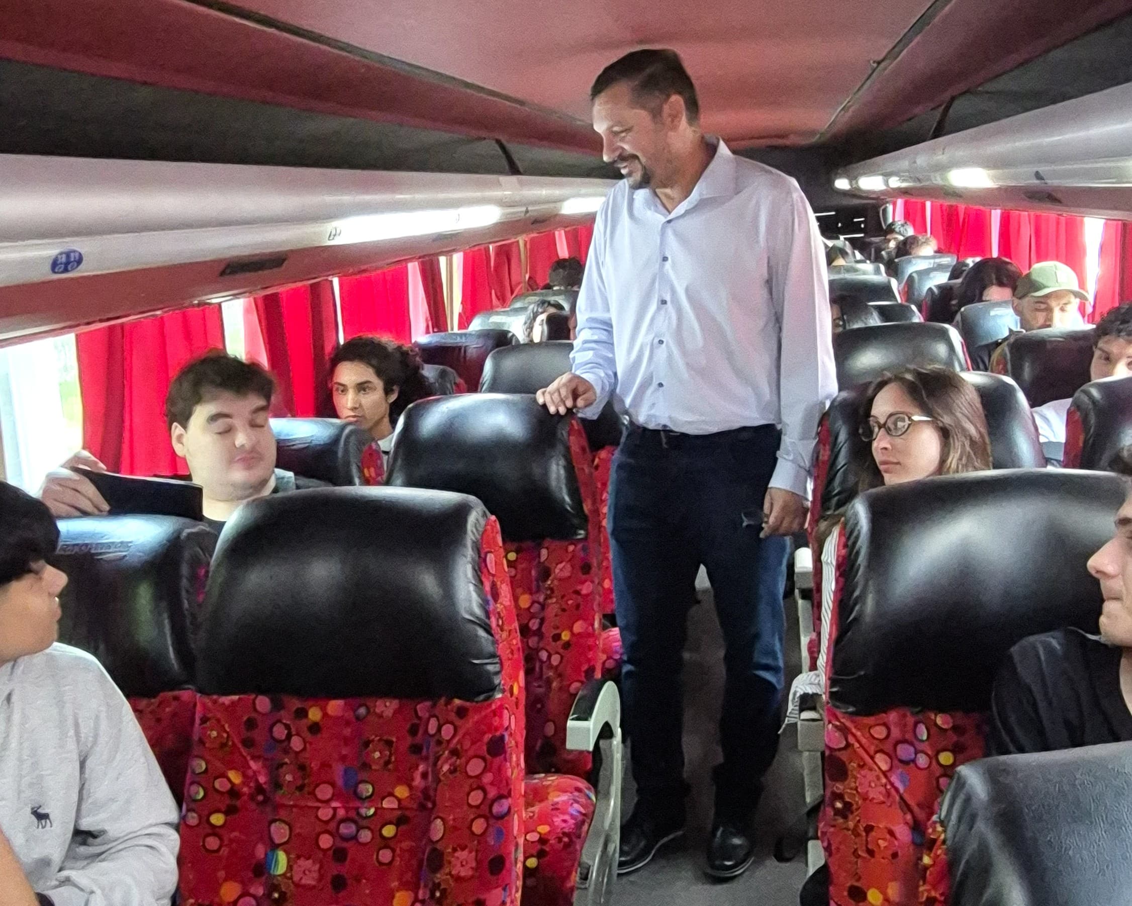 Acompañamiento a estudiantes dentro del transporte