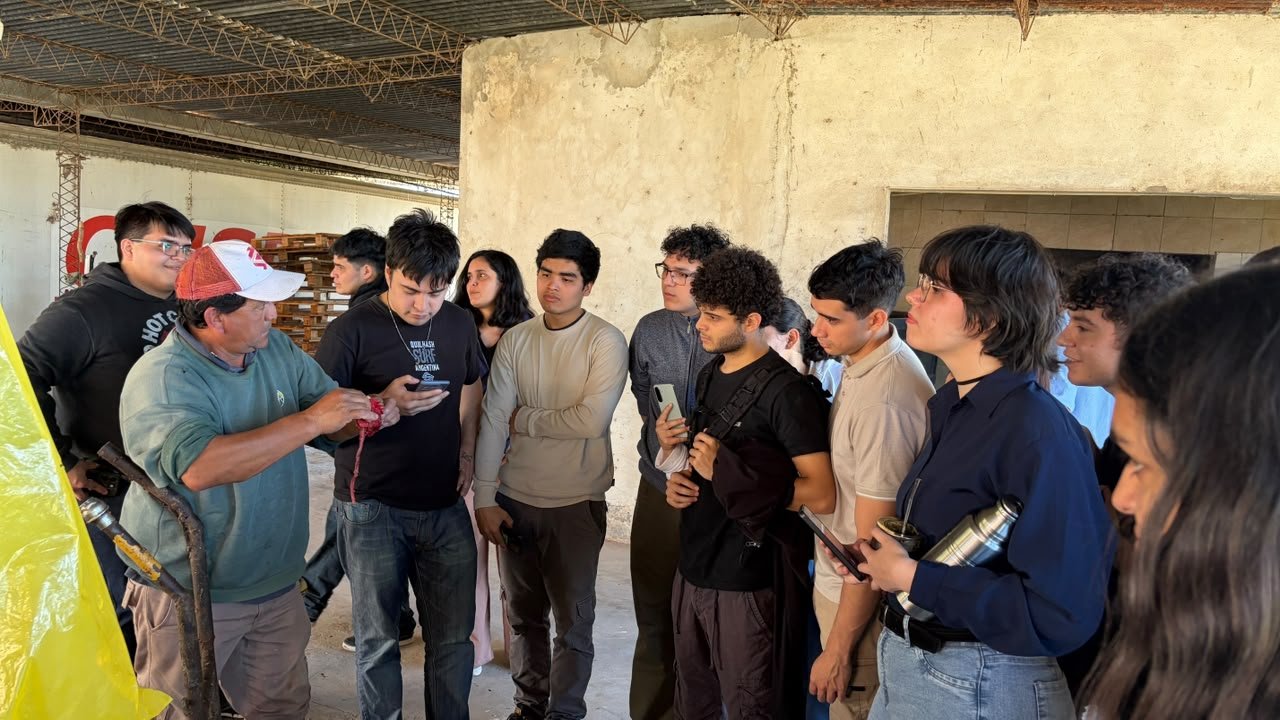 Estudiantes del Instituto Politécnico Formosa realizaron una visita técnica a empresas del Parque Industrial